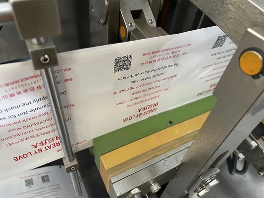 Máy làm mặt nạ tốc độ cao với chức năng cắt gấp