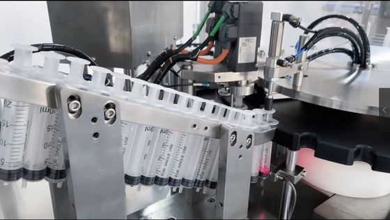 Máy nạp tiêm nhựa aseptic tự động chất lỏng Plugging Luer Lock