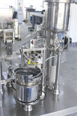 Máy điền tiêm tiêm đã lấp đầy tối ưu hóa dây chuyền sản xuất Tiêu chuẩn GMP / CE