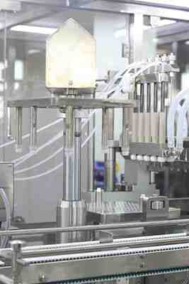 Máy chiết rót xi lanh tiệt trùng tự động dung tích lớn bằng nhựa dược phẩm GMP