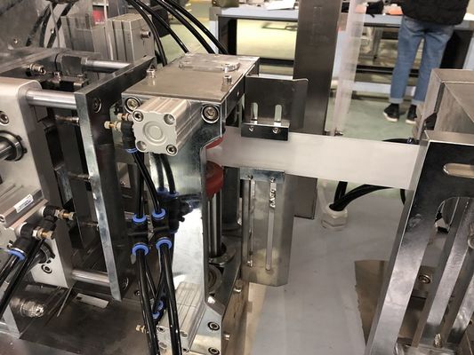 Màng CPP Đóng gói đơn Máy đóng gói khăn ướt gấp 120 túi / phút, dây chuyền sản xuất khăn lau